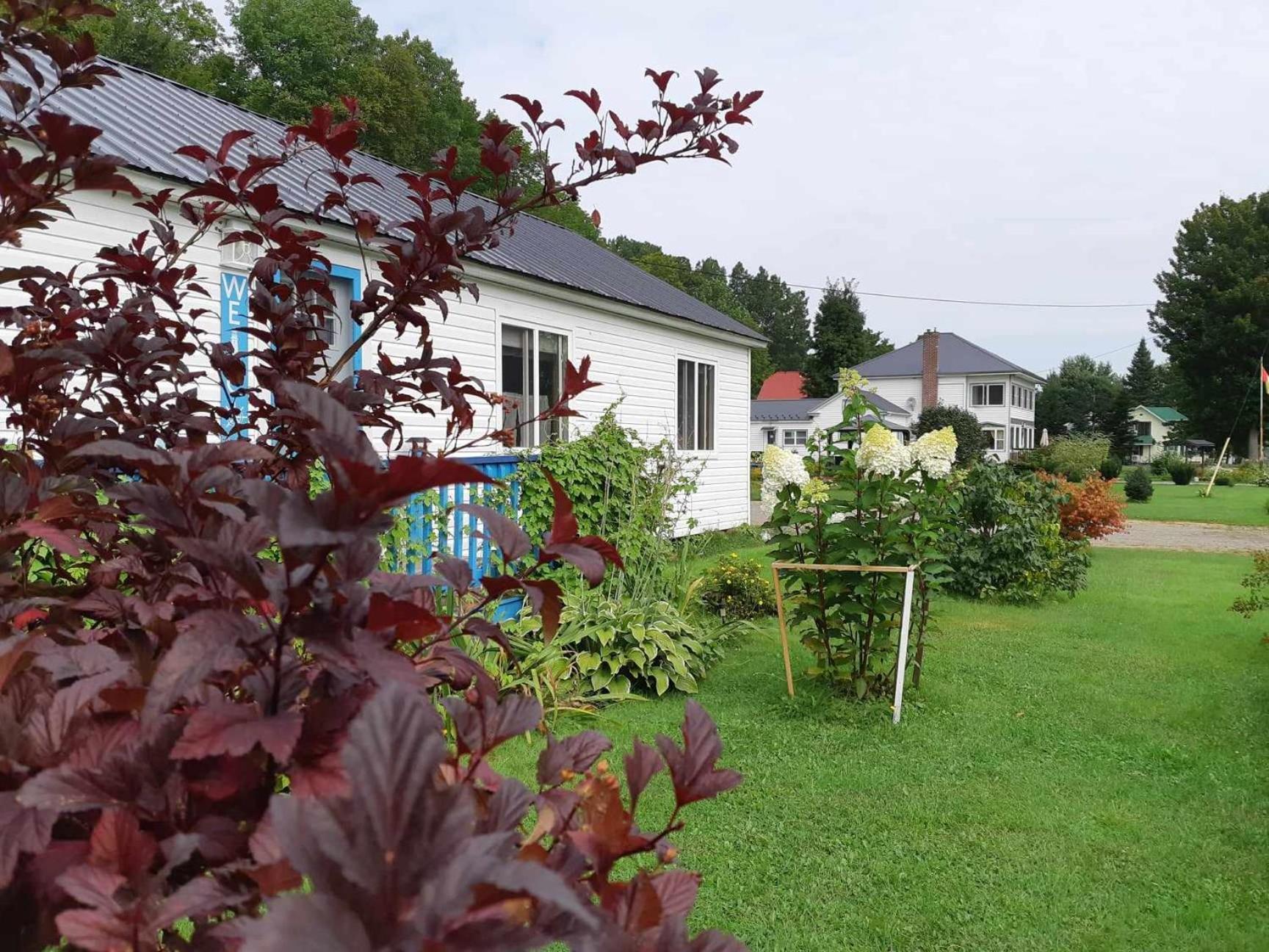 Big Axe Bed & Breakfast Otis Екстер'єр фото